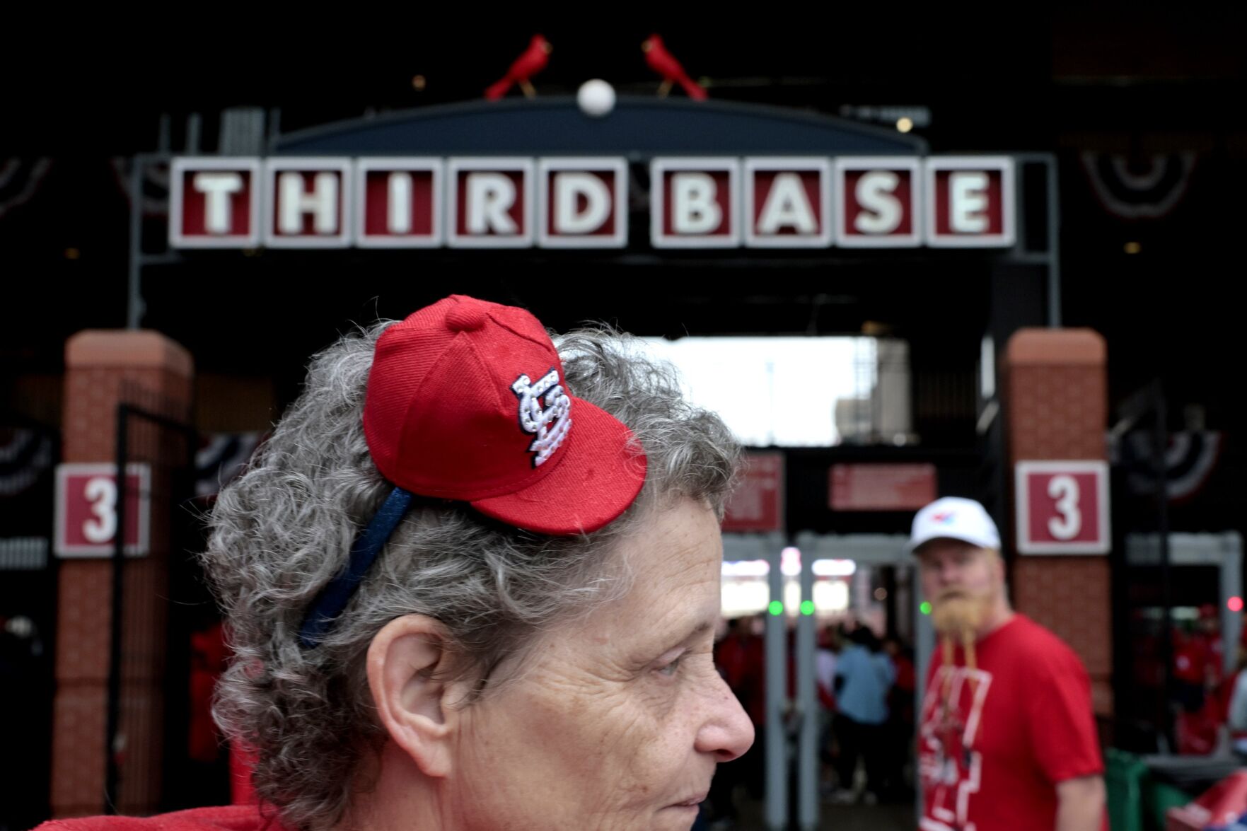 Fans rally for Cardinals' opening day